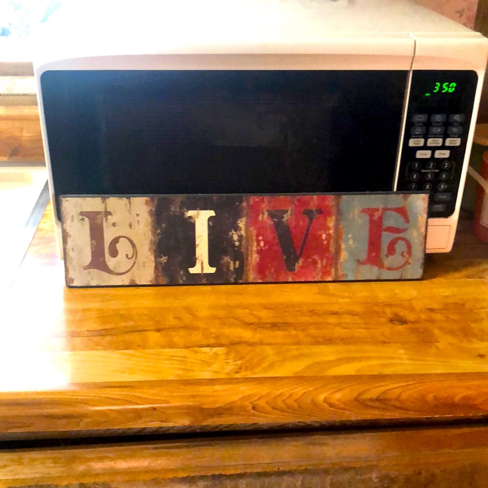 Retro Sign: LIVE